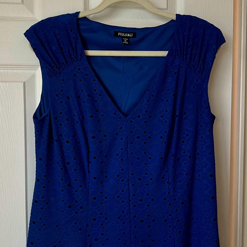 Women’s dress Roz & Ali cobalt blue, flatters the waist, knit eyelet, all lined